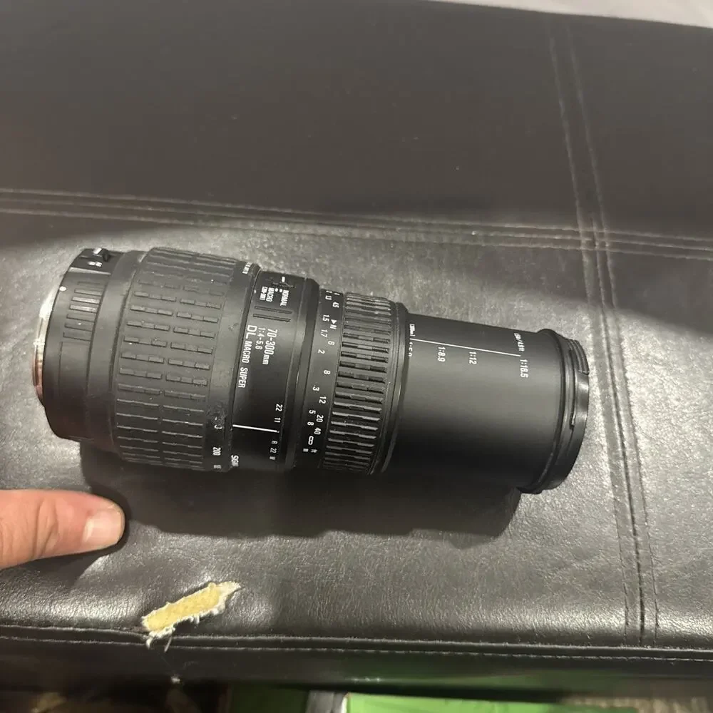 “Sigma 70-300mm f/4-5.6 DL Macro Super Telephoto Zoom Lens Clean Glass Untested”
